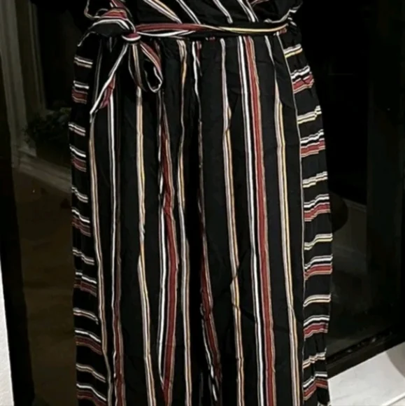 NWT Xhilaration wide leg Belt wrap style black stripe romper sz Medium. - Picture 4 of 7